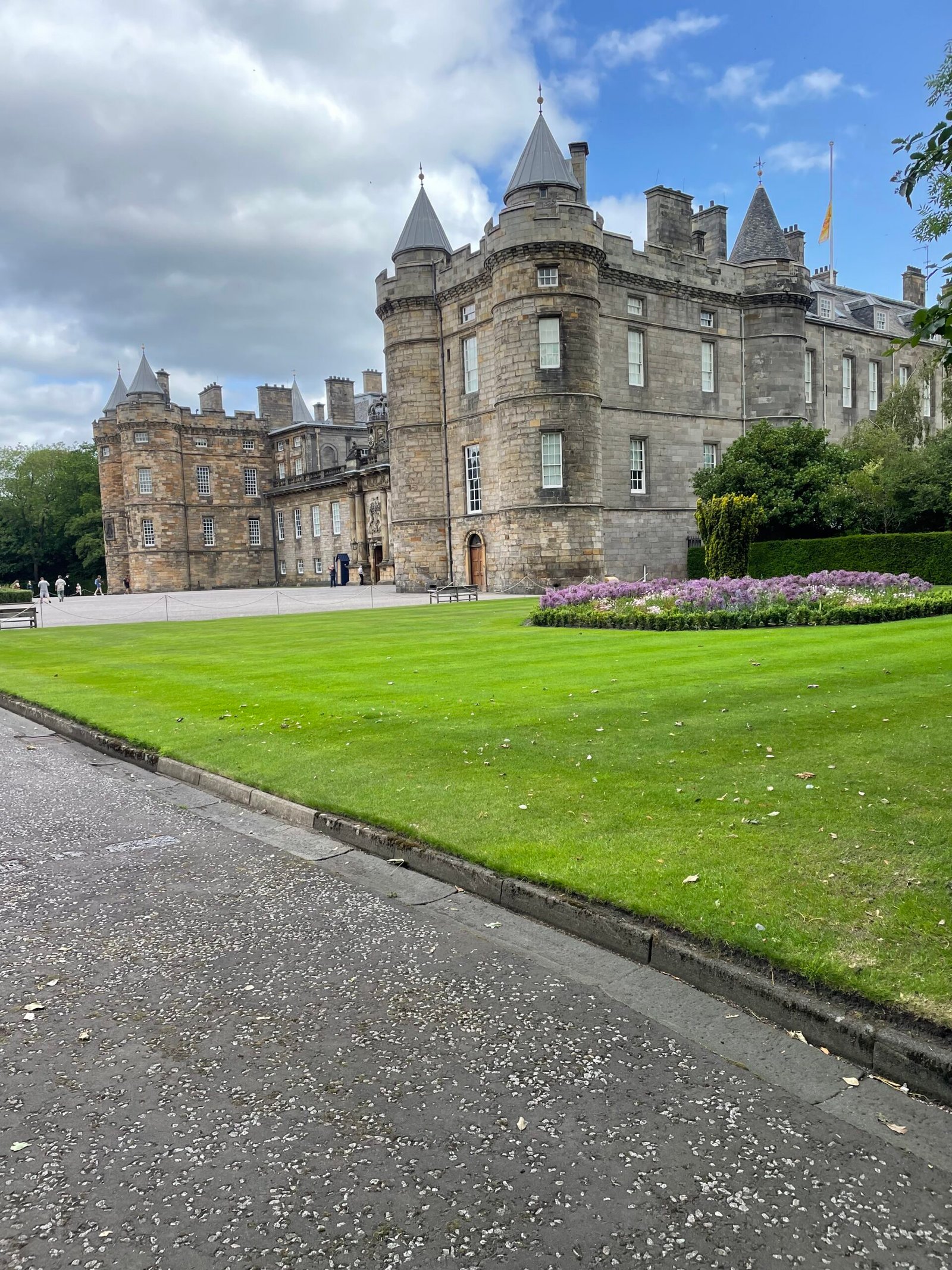 Tret is returning to Scotland for another "Beyond the Tartans" tour)